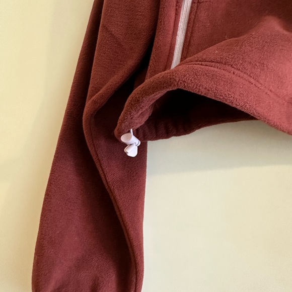 Aritzia TNA Polar Fleece zip-up sweater in Burgundy Size L - Picture 5 of 5